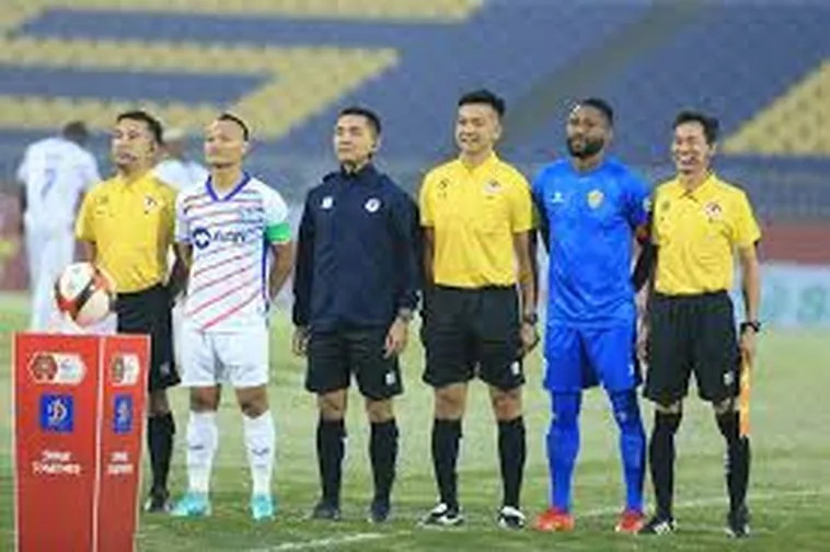 Tìm Hiểu Nhiệm Vụ Của Trợ Lý Trọng Tài Bóng Đá Chuyên Nghiệp